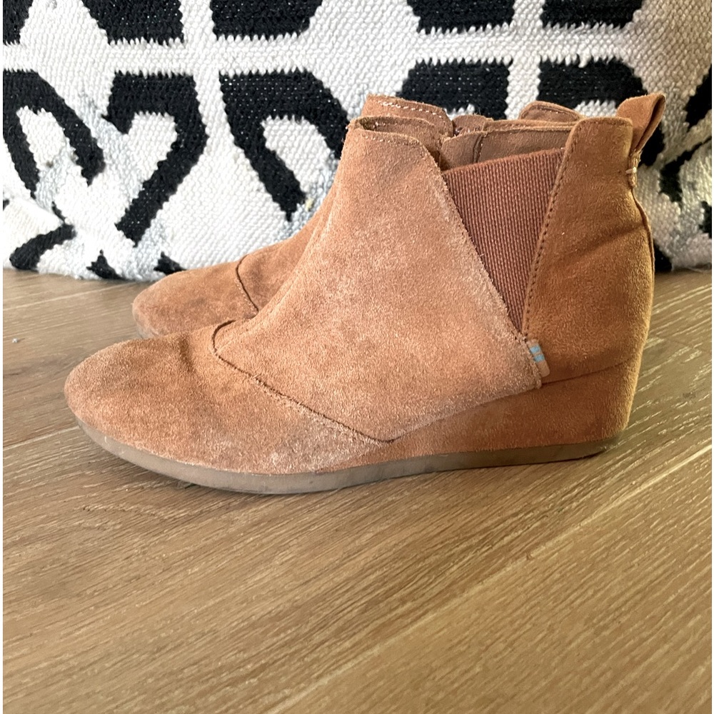 Tom’s leather bootie wedge size 4